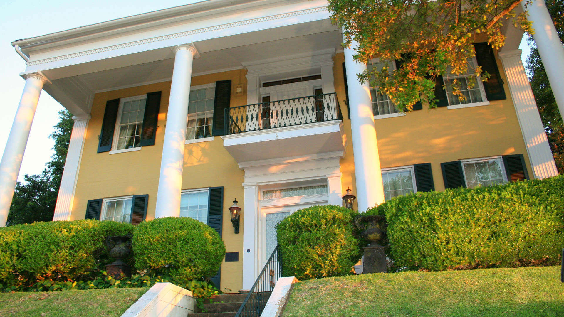 Anchuca Historic Mansion