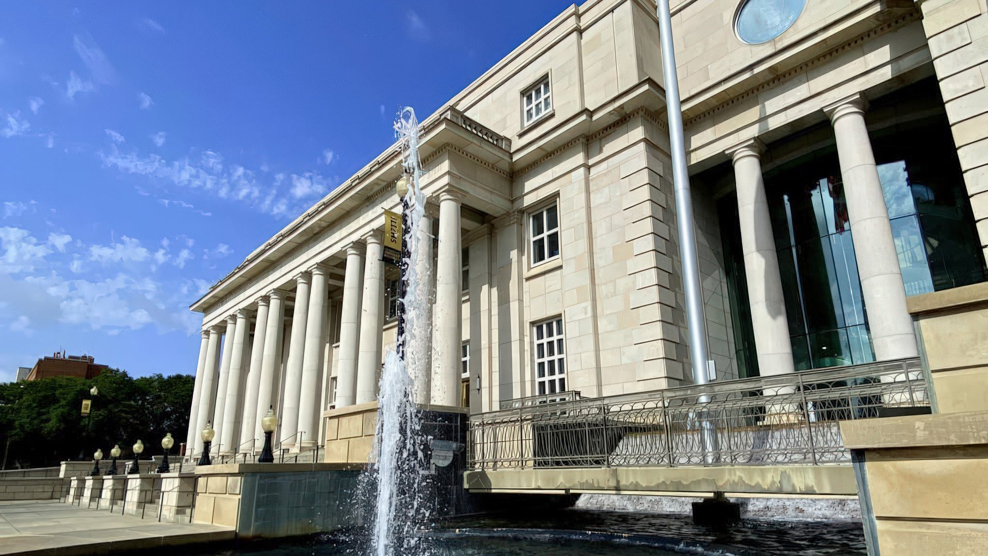Trent Lott National Center